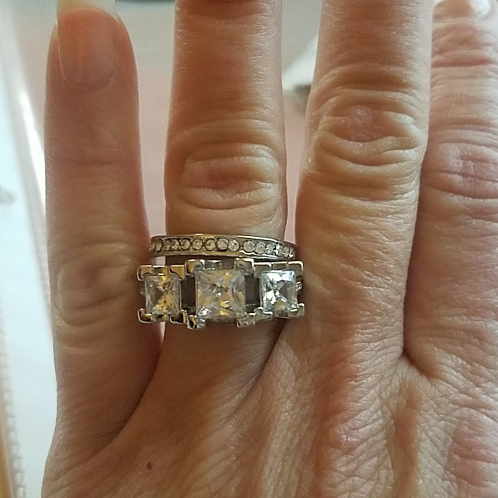 Wedding / Engagement Ring